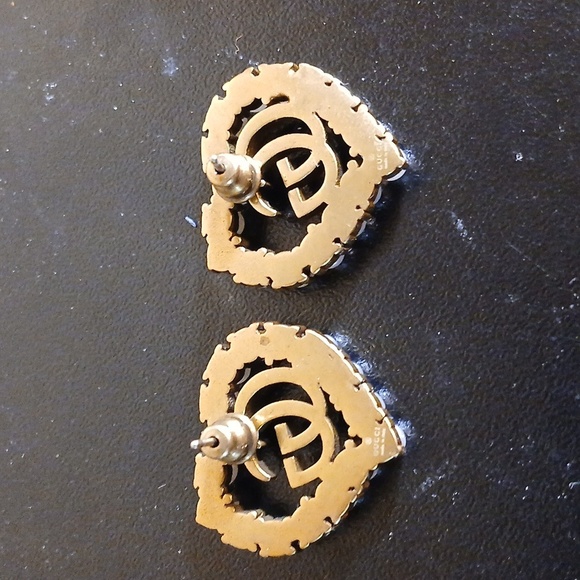 Authentic Gucci Heart Shaped Faux Pearl Earrings - Picture 4 of 5